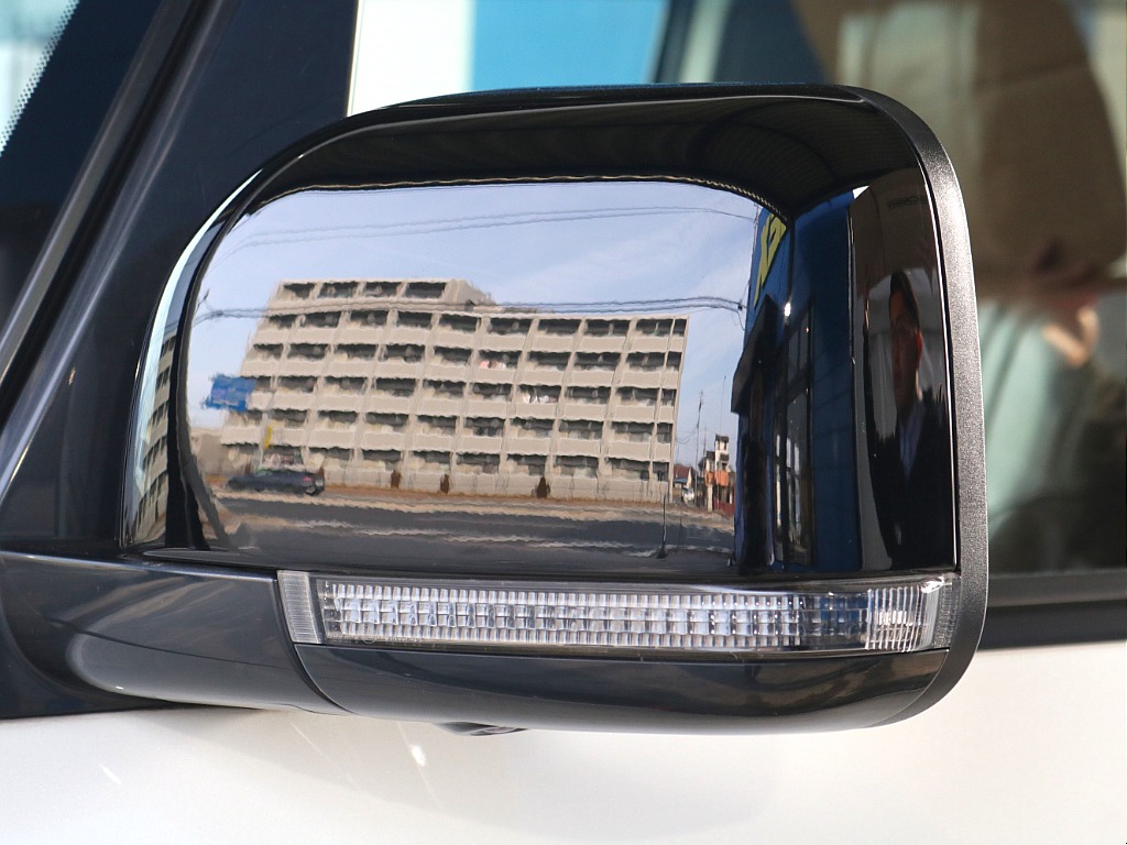 ターンランプ付電動格納式ドアミラー