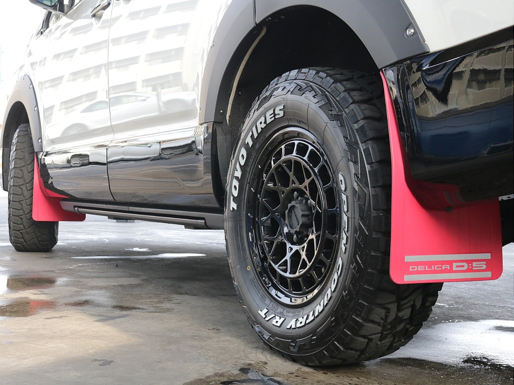 オフロードでも石や泥はねからタフにボディを守ります！