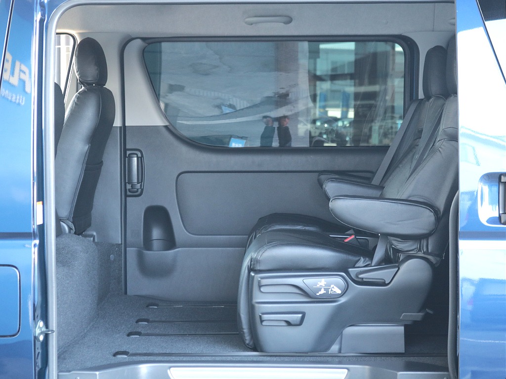 前後スライド可能