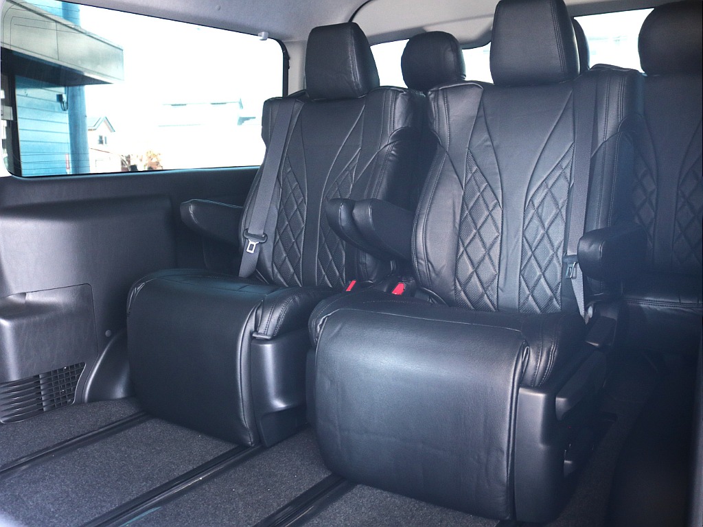 サードシートもキャプテンシートを採用！