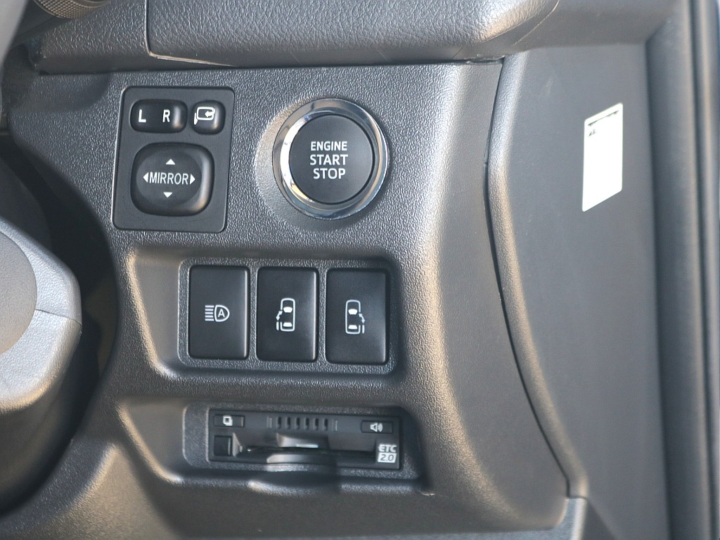 プッシュ式スタート・オートハイビームスイッチ・両側パワースライドドアスイッチ・ビルトインETC