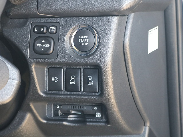 プッシュ式スタート・オートハイビームスイッチ・両側パワースライドドアスイッチ・ビルトインETC