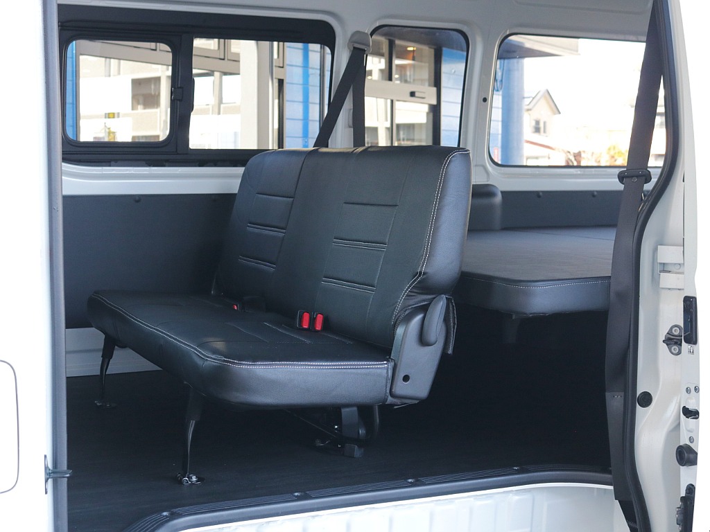 セカンドシート３人掛けベンチシート