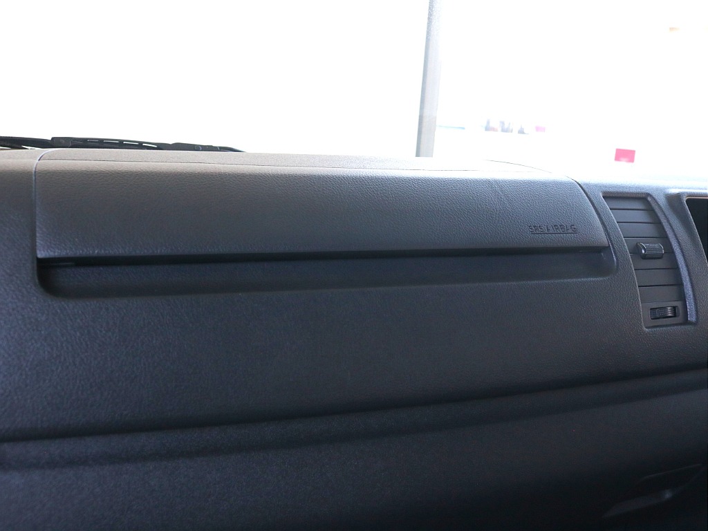 トヨタ ハイエースバン(4枚目)