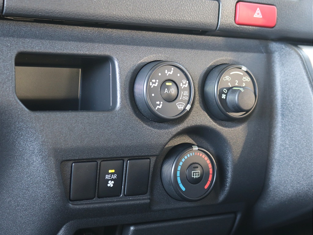 トヨタ ハイエースバン(9枚目)