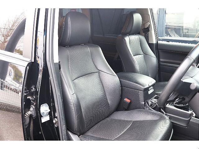使用感の出る運転席シートや助手席シートも非常に良好です！