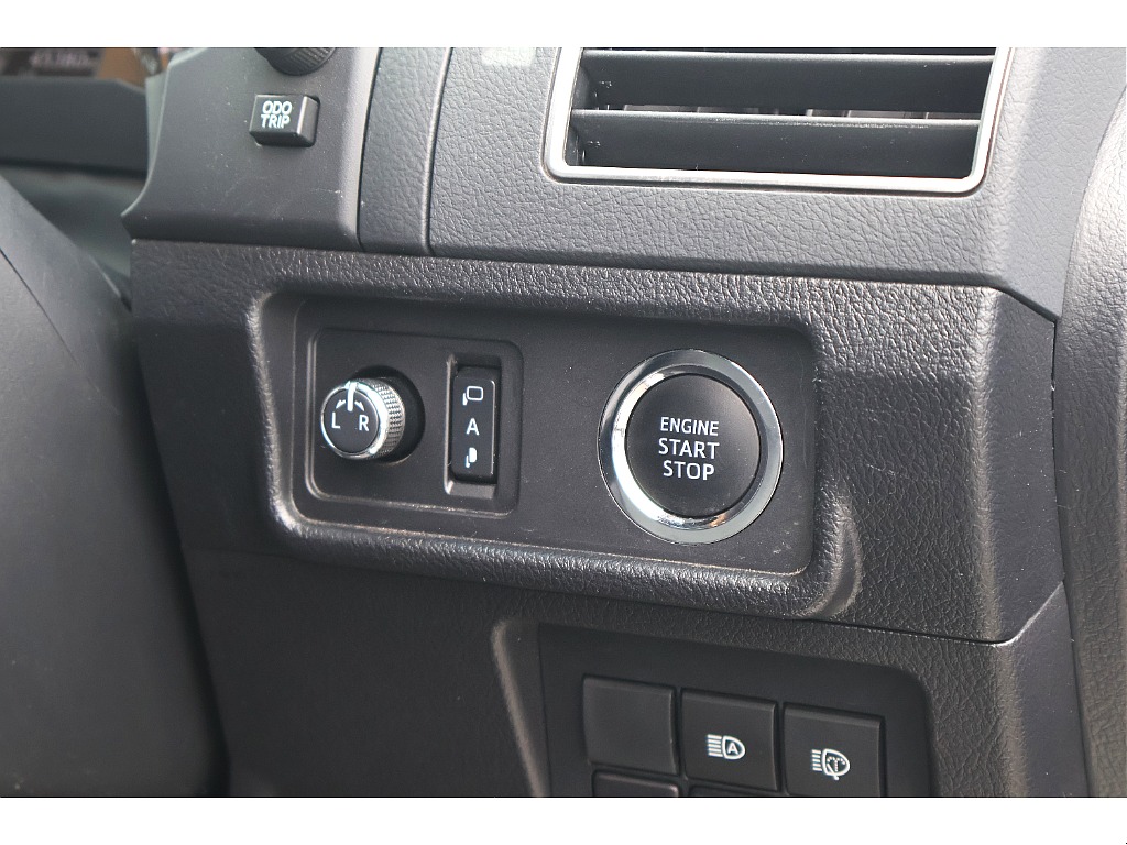 トヨタ ランドクルーザープラド(4枚目)