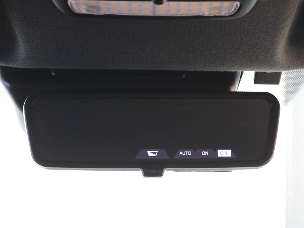 デジタルインナーミラー※モニターと鏡面で切り替え可能