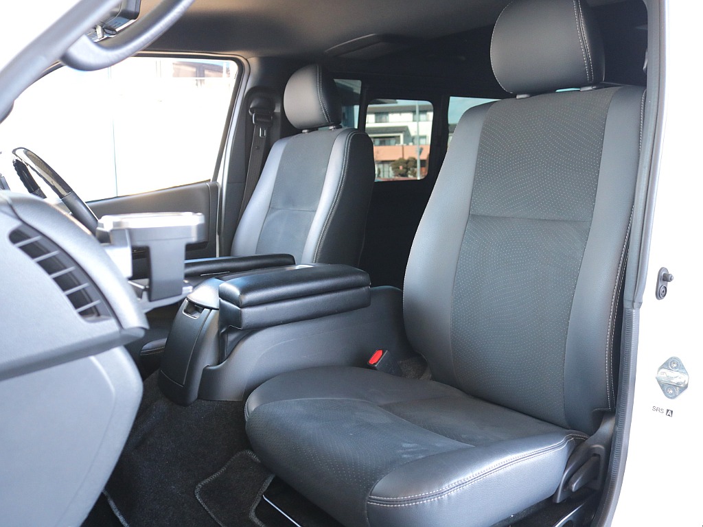 ダークプライムⅡ特別仕様車限定ハーフレザーシート