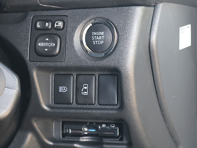プッシュ式スタート・オートハイビームスイッチ・パワースライドドアスイッチ・ビルトインETC