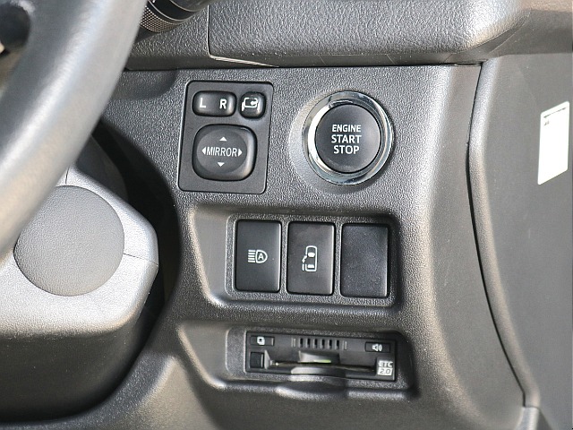 プッシュ式スタート・オートハイビームスイッチ・パワースライドドアスイッチ・ビルトインETC