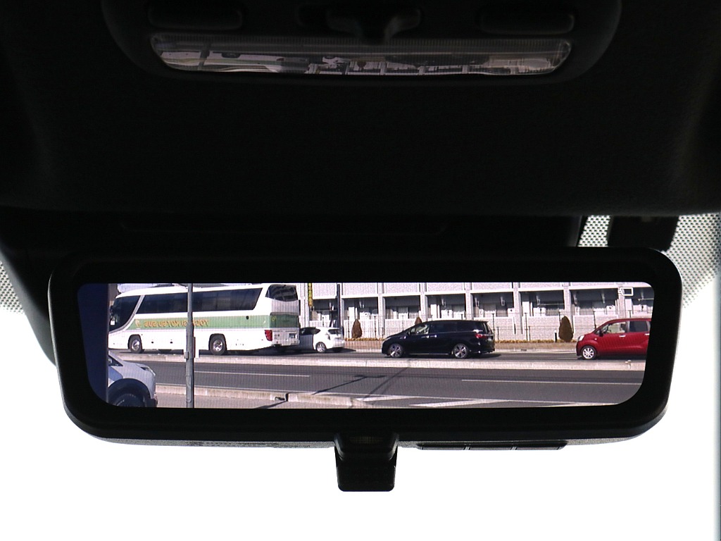 デジタルインナーミラー※モニターと鏡面で切り替え可能