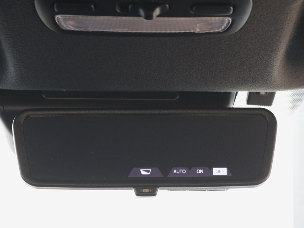 デジタルインナーミラー※モニターと鏡面で切り替え可能