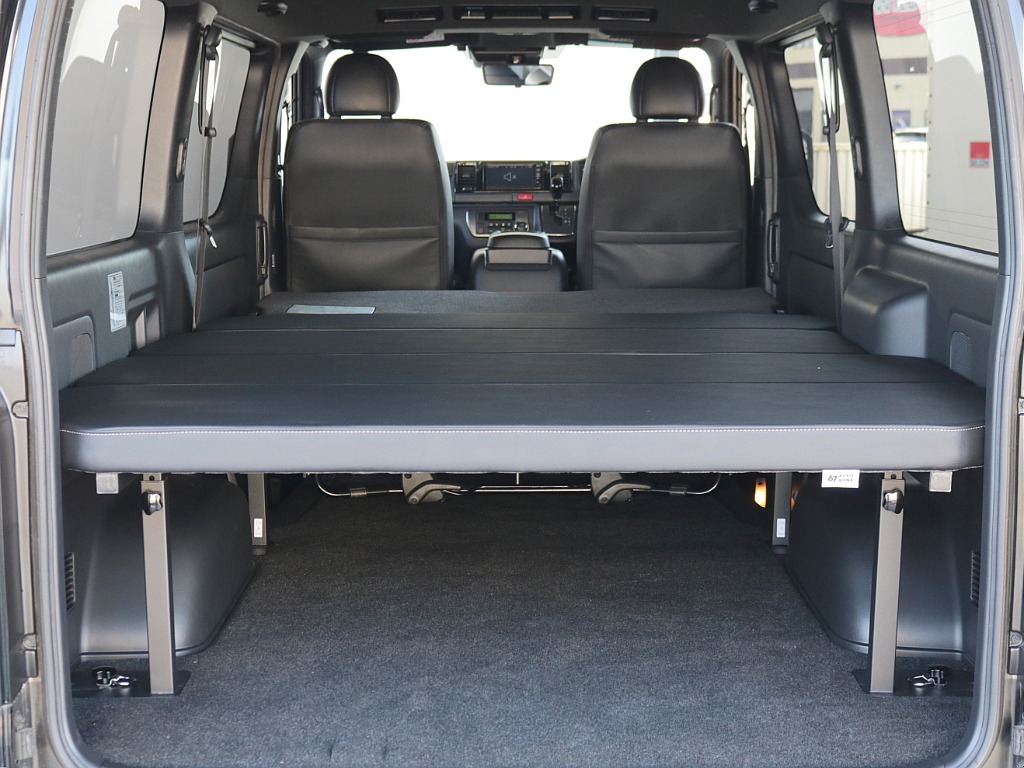 セカンドシートを倒せばフルフラット可能