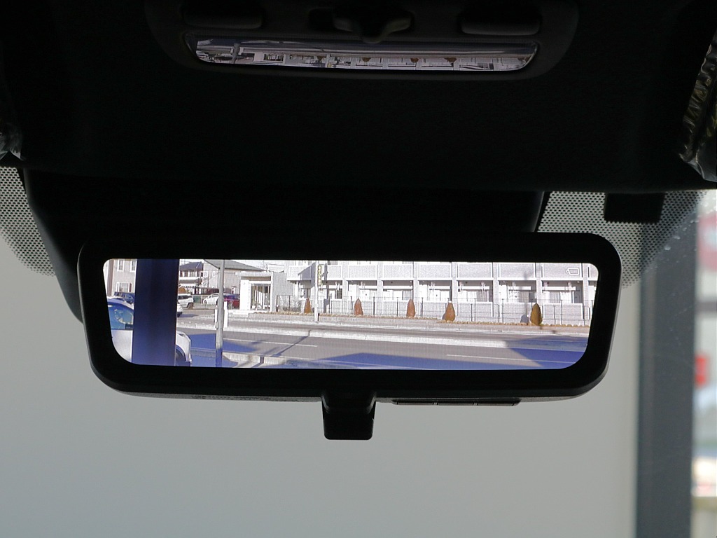 デジタルインナーミラー※モニターと鏡面で切り替え可能