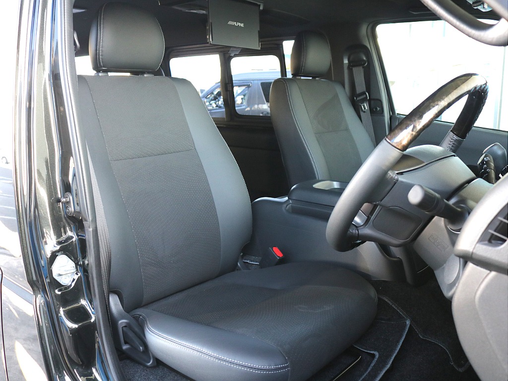 ダークプライムⅡ特別仕様車限定ハーフレザーシート