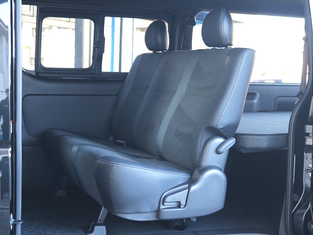 セカンドシート３人掛けベンチシート