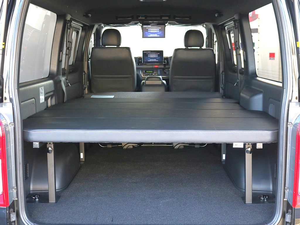 セカンドシートを倒せば、フルフラットも可能！