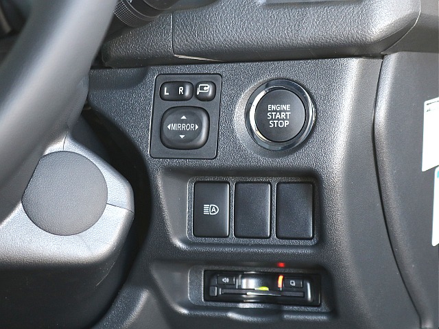 プッシュ式スタート・オートハイビームスイッチ・ビルトインETC