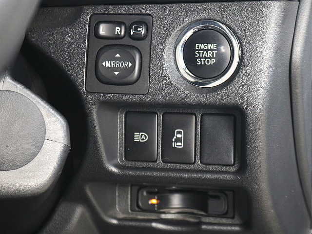 プッシュ式スタート・オートハイビームスイッチ・パワースライドドアスイッチ・ビルトインETC