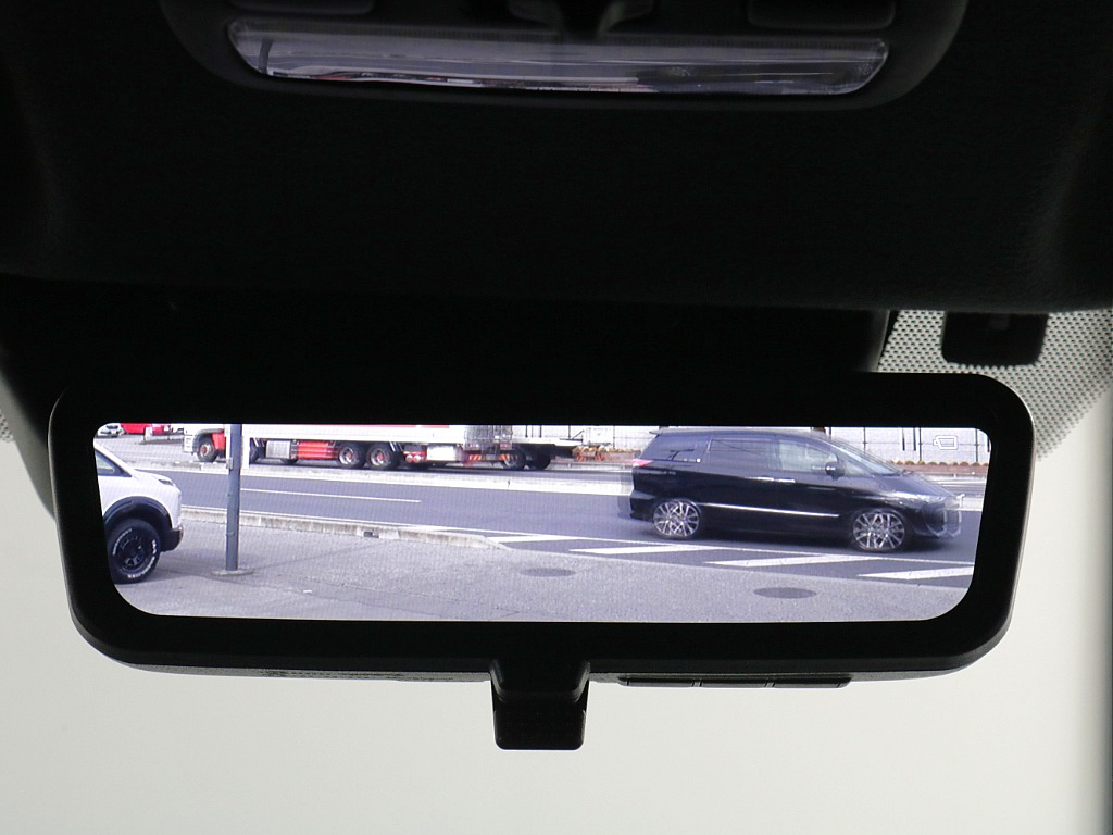 デジタルインナーミラー※モニターと鏡面で切り替え可能