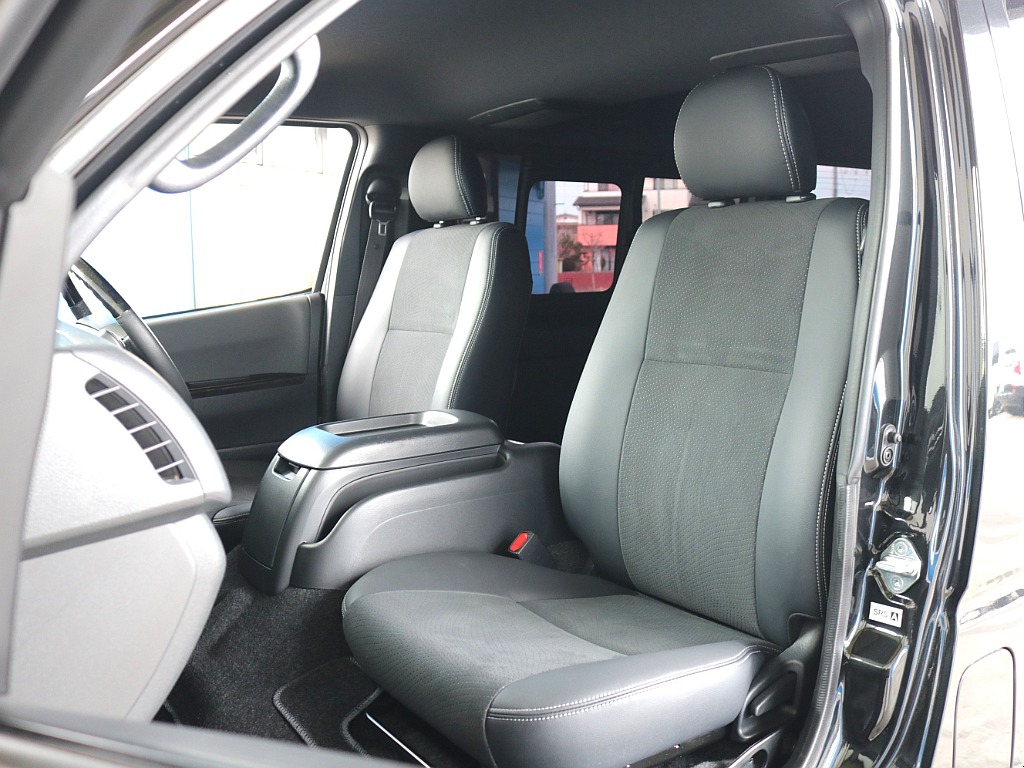 ダークプライムⅡ特別仕様車限定ハーフレザーシート