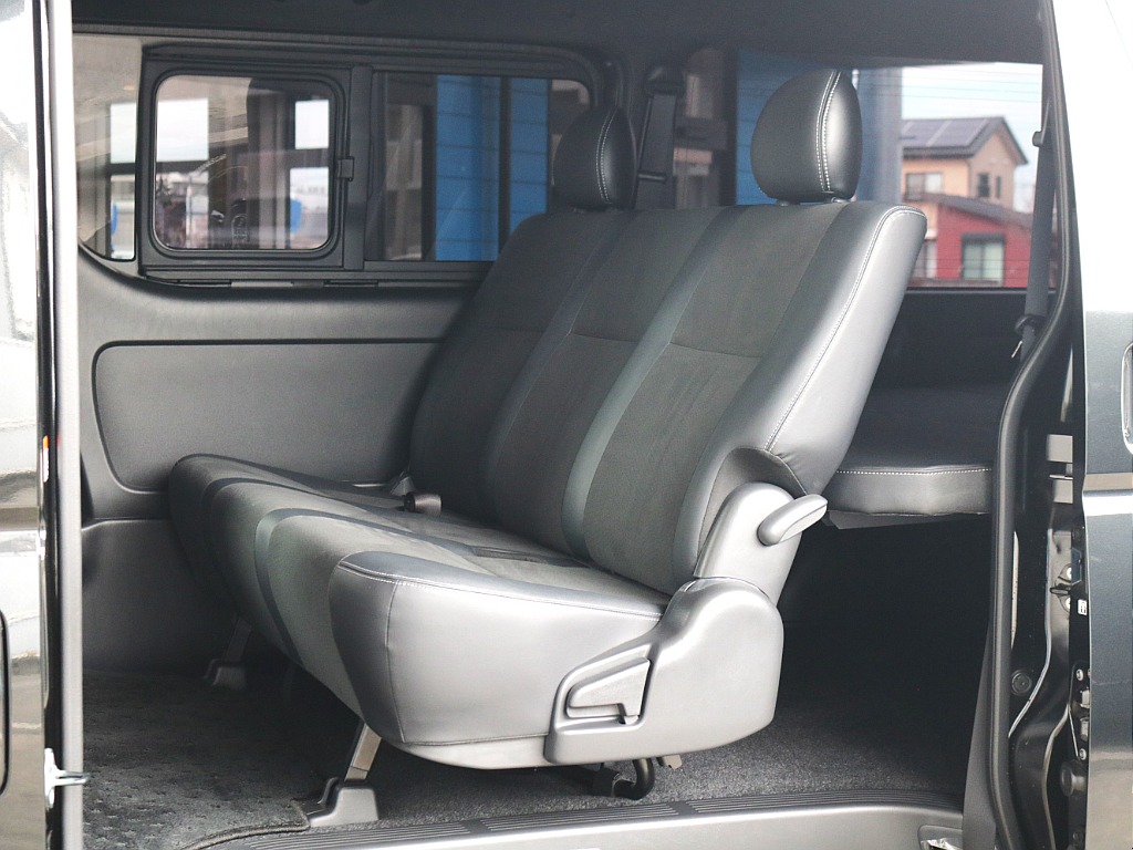 セカンドシート３人掛けベンチシート