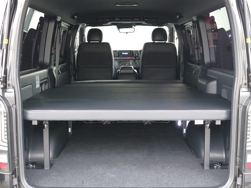 セカンドシートを倒せば、フルフラットも可能！