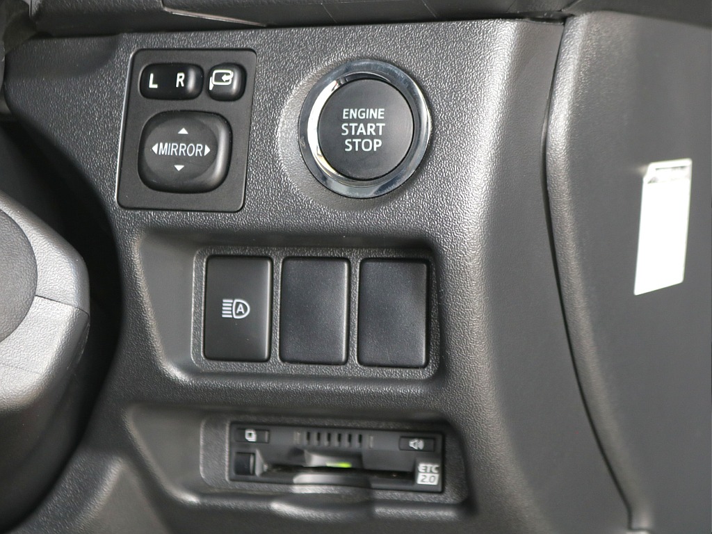 プッシュ式スタート・オートハイビームスイッチ・ビルトインETC