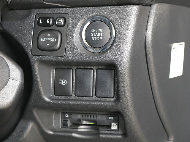 プッシュ式スタート・オートハイビームスイッチ・ビルトインETC