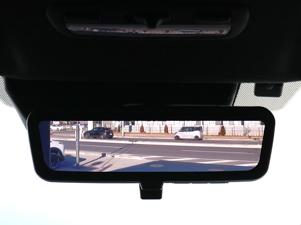 デジタルインナーミラー※モニターと鏡面で切り替え可能