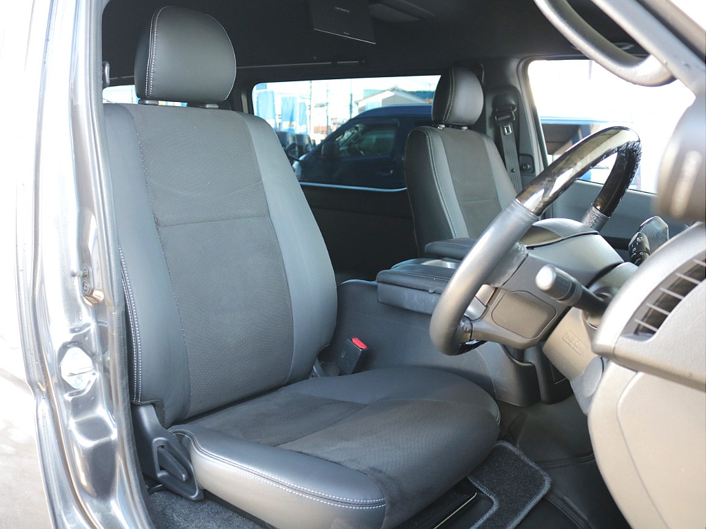 ダークプライムⅡ特別仕様車限定ハーフレザーシート