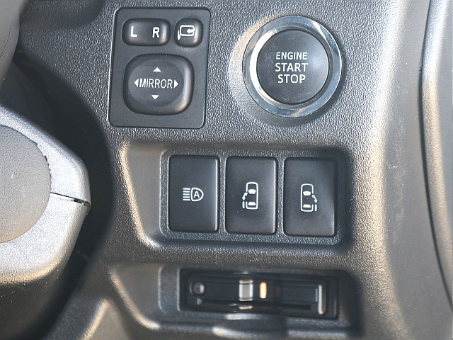 プッシュ式スタート・オートハイビームスイッチ・両側パワースライドドアスイッチ・ビルトインETC