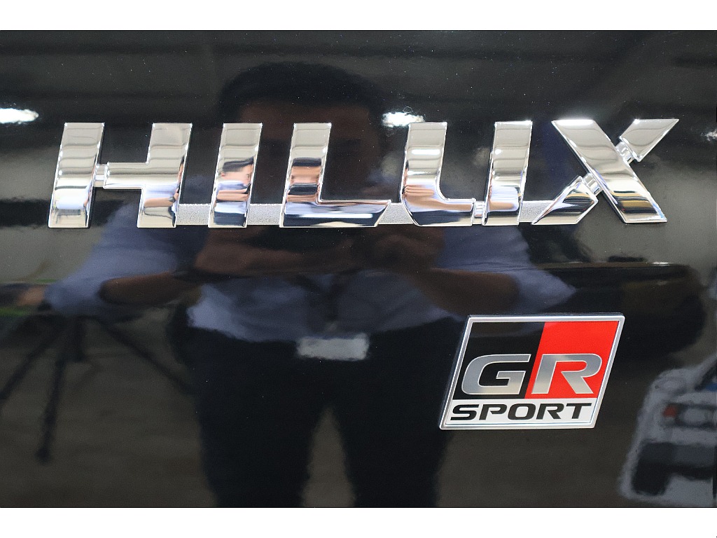 GRグレード専用エンブレム