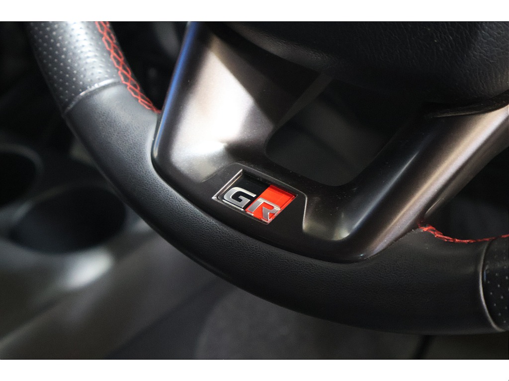 GRステアリングエンブレム