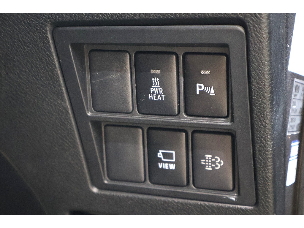 センサーや暖気用のスイッチ等充実且つ操作しやすいパネル周り