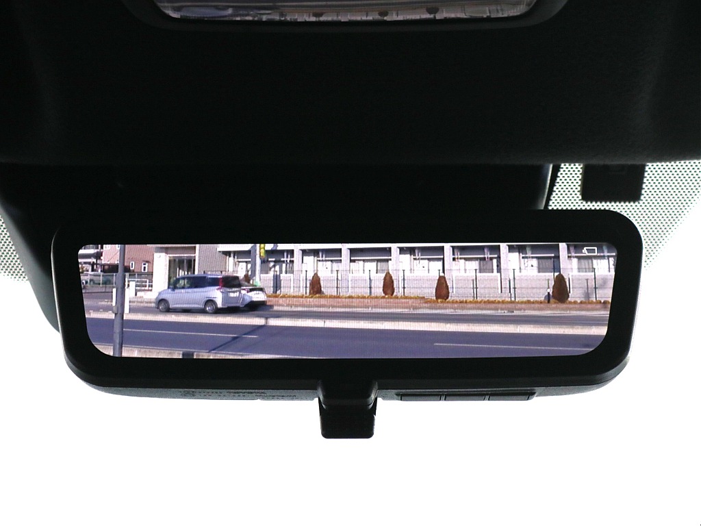 デジタルインナーミラー※モニターと鏡面で切り替え可能