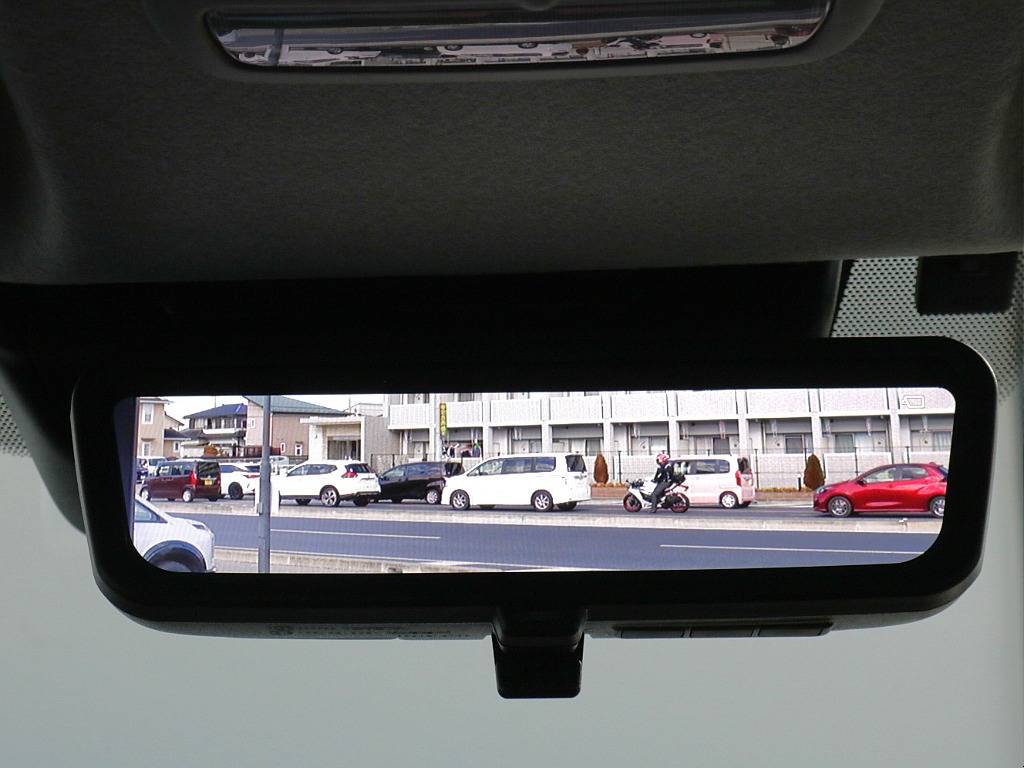 デジタルインナーミラー※モニターと鏡面で切り替え可能