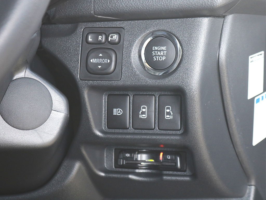 プッシュ式スタート・オートハイビームスイッチ・両側パワースライドドアスイッチ・ビルトインETC