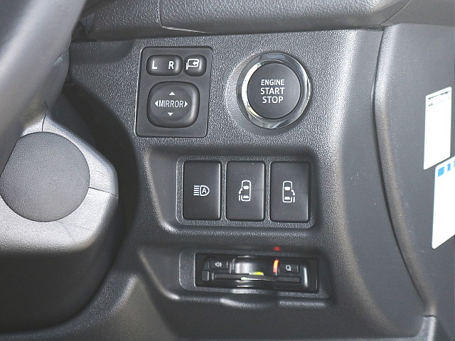 プッシュ式スタート・オートハイビームスイッチ・両側パワースライドドアスイッチ・ビルトインETC