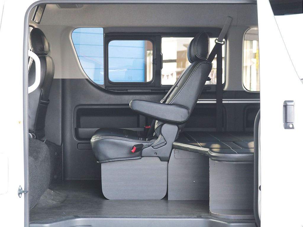 後ろへの行き来がしやすいシートアレンジです！