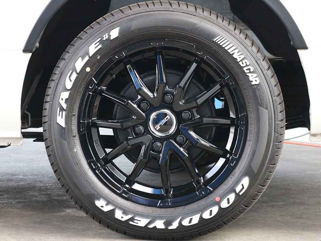 オリジナル１７インチアルミホイール・グッドイヤーナスカータイヤ