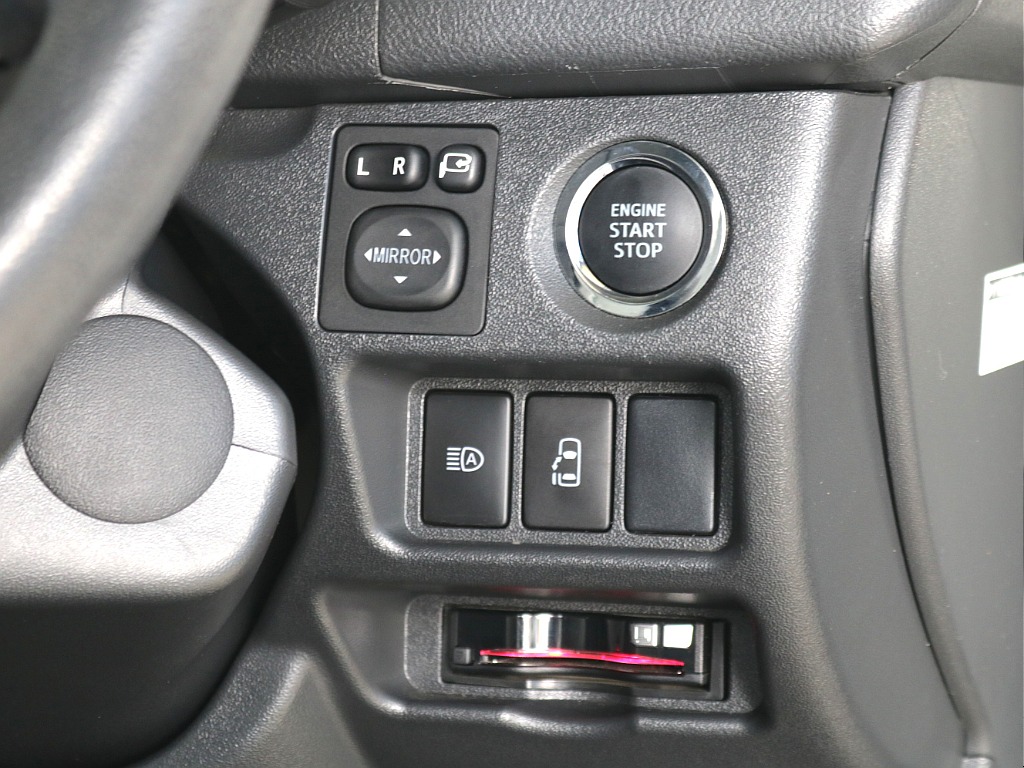 プッシュ式スタート・オートハイビームスイッチ・パワースライドドアスイッチ・ビルトインETC