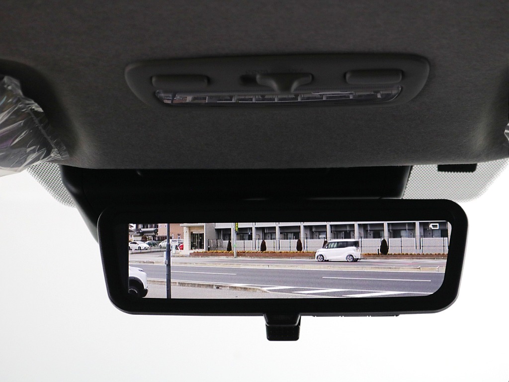 デジタルインナーミラー※モニターと鏡面で切り替え可能