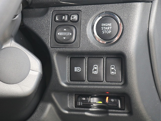 プッシュ式スタート・オートハイビームスイッチ・両側パワースライドドアスイッチ・ビルトインETC