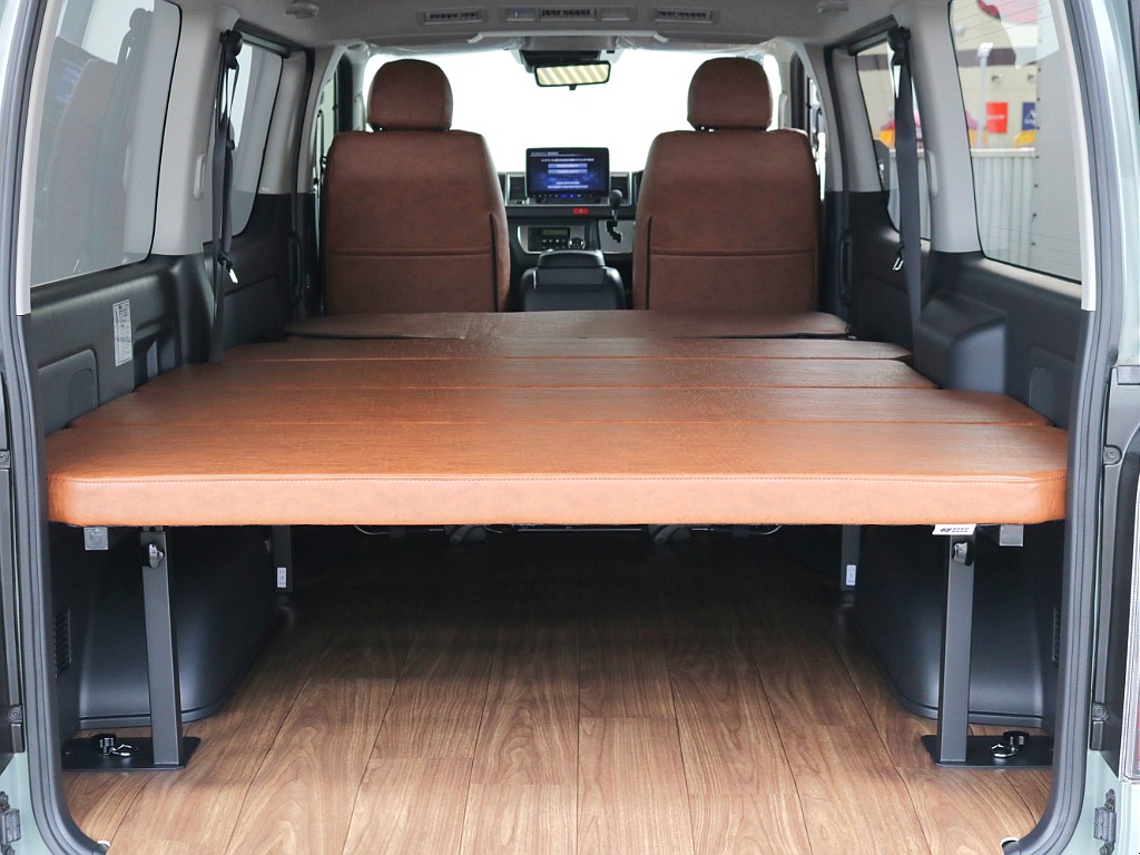 セカンドシート倒せば、フルフラット可能