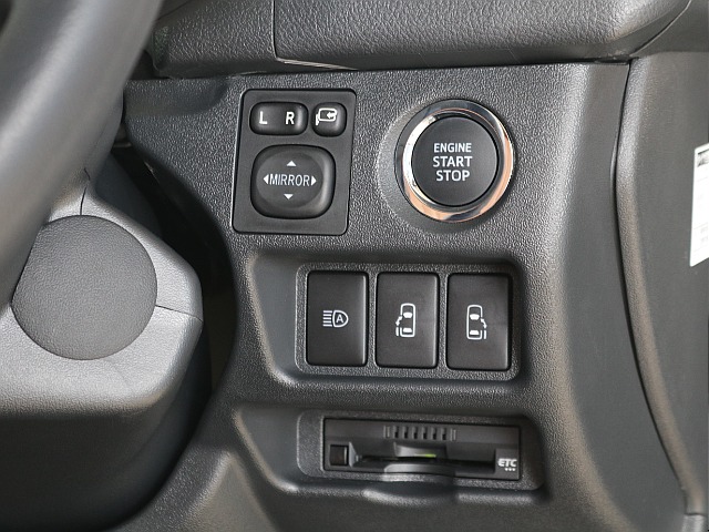 プッシュ式スタート・オートハイビームスイッチ・両側パワースライドドアスイッチ・ビルトインETC