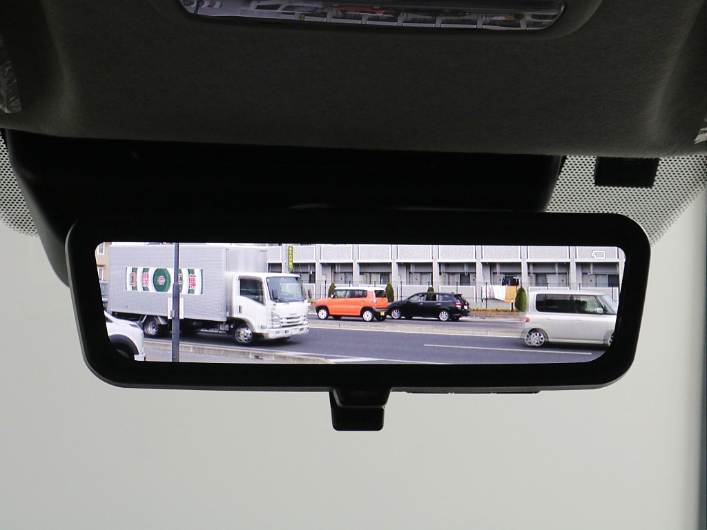 デジタルインナーミラー※モニターと鏡面で切り替え可能