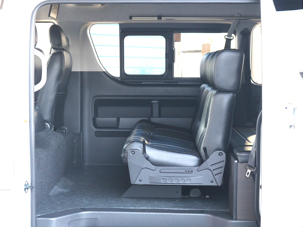 用途に合わせて展開可能なセカンドシート