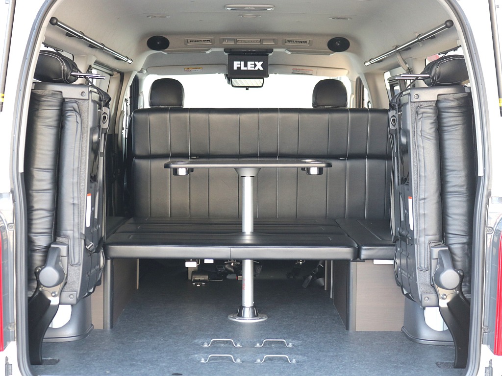 4列目跳ね上げ可能！荷物スペースも確保！